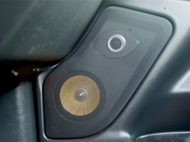 Pioneer Front  Speakers and Rear Speakers in a 2001 Chevy Truck - Standard-Cab Resonance