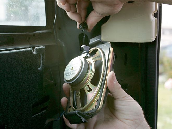 Pioneer Front  Speakers and Rear Speakers in a 2001 Chevy Truck - Standard-Cab Resonance