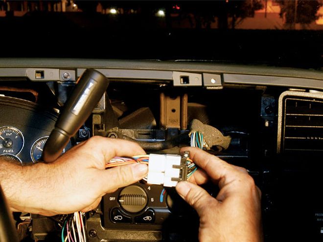 Pioneer AVIC-N1 Install in a 2001 GMC Truck - Intelligent Entertainment