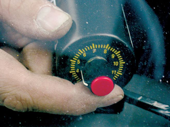 Stand-Alone Shift Light in a Toyota Tacoma - Get Your Shift Together
