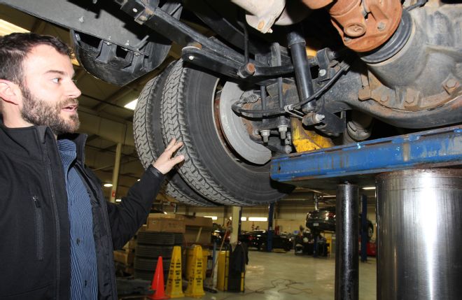 How 2015 Ford F-450 and 2015 Ram 3500 Trucks are Engineered to Pull 15 Tons
