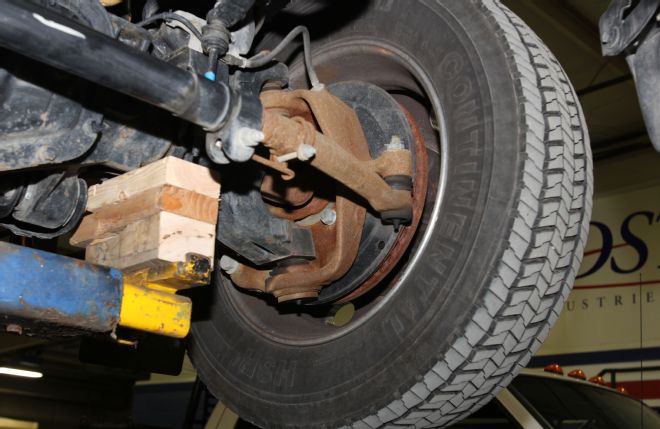How 2015 Ford F-450 and 2015 Ram 3500 Trucks are Engineered to Pull 15 Tons