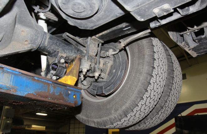 How 2015 Ford F-450 and 2015 Ram 3500 Trucks are Engineered to Pull 15 Tons