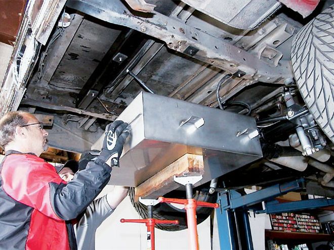 Fuel Tank And Receiver Hitch On A 1972 Chevy Suburban - Tank And A Hitch